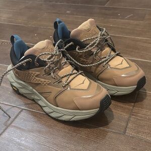 NWOB Hoka Anacapa Tan Size 8.5